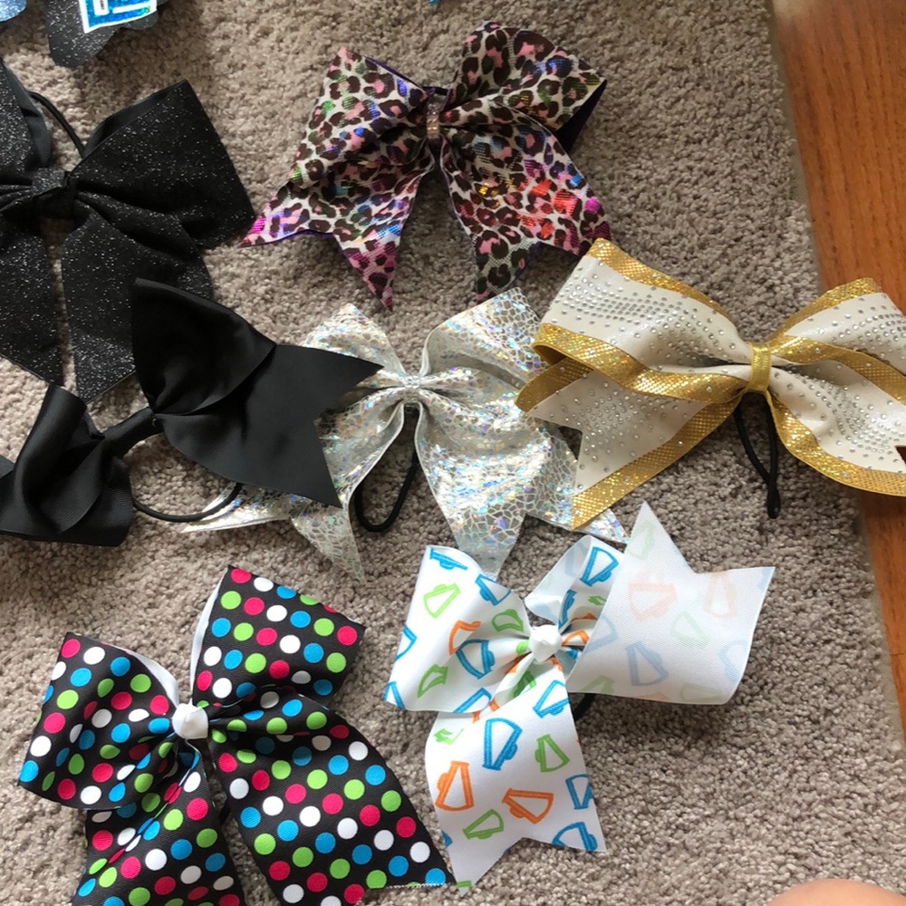 15 Cheer Bows - Picture 5 of 5